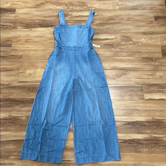 Madewell Pants - 💖8/22💖Madewell Denim ApronBow-Back Jumpsuit